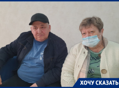 «Мои дети скитаются по хаткам!»: в Волгодонске сосед не пускает пенсионеров в принадлежащий им дом
