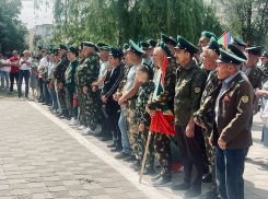 На один день  улицы Волгодонска заполонили мужчины в зеленых фуражках