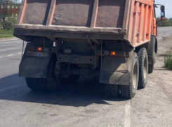 Водителя грузовика в Волгодонске привлекли к ответственности за перевозку стройматериалов без полога