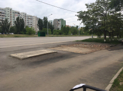 Из-за снесенной остановки волгодонцы вынуждены мокнуть под дождем в ожидании транспорта 