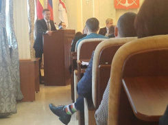 Зам Иванова по экономике слушал инвестора из Таганрога в «мармеладных» носках 