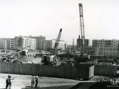 Волгодонск прежде и теперь: строящийся кинотеатр «Комсомолец»