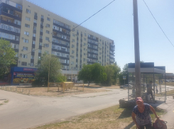 Улетевшую на улице Горького  в результате шторма остановку наконец-то закрепили