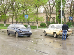 «Шевроле-Ланос» и «шестерка» не поделили перекресток в Волгодонске