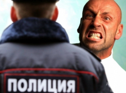 Пьяный волгодонец протаранил три машины и один катер, пнул видеорегистратор и обматерил сотрудников ДПС