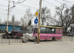 Пассажирский автобус протаранил ВАЗ на Первомайском