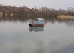 В Волгодонске затапливает базы отдыха на берегу Дона 