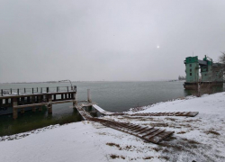 Волгодонск готовится к Крещению: в городском порту приступили к возведению купели