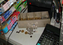 Двое вооруженных мужчин в масках ограбили продуктовый магазин в Волгодонске