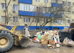 Волгодонск становится чище: коммунальщики продолжают борьбу с мусором на улицах города