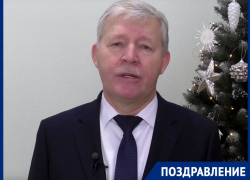 Глава администрации Сергей Макаров поздравил волгодонцев с Новым годом