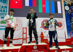 Волгодонец Макар Макаренко победил турка и эстонца на чемпионате Европы по тайскому боксу