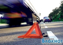 В грузовик жителя Волгодонска в Волгоградской области врезался мотоциклист