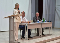 Защита интересов учителей и прямой диалог: Екатерина Стенякина встретилась с педагогами Волгодонска