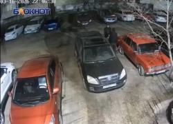 «Бензина и денег не было, но доехать как-то надо было»: двое подростков слили горючее из раритетной «копейки», а потом извинились