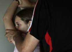 В Зимовниках жертвой насильника стала 13-летняя девочка