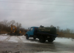 В мороз на Жуковском шоссе лопнула труба с холодной водой – читатель