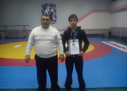 Волгодонские самбисты привезли четыре медали  с чемпионата и первенства Ростовской области