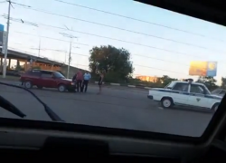 В Волгодонске под мостом столкнулись два «ВАЗа» 