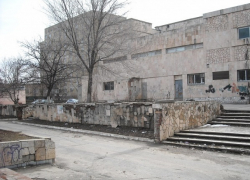 В Волгодонске разваленные террасы  ТК «Сказка» попытаются продать