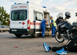 Мотоциклист встал и умер на перекрестке проспекта Лазоревого и улицы Энтузиастов
