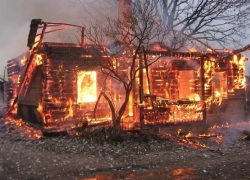 В Морозовском районе сгорел жилой дом