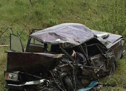 На ростовской трассе под Волгодонском от столкновения с грузовиком погиб водитель «семерки»