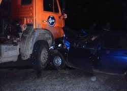 На трассе Волгодонск - Ольгинская в страшном ДТП с участием КамАЗа погиб ребенок