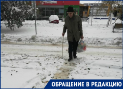 Волгодонцы жалуются на занесенные снегом дворы и дороги 