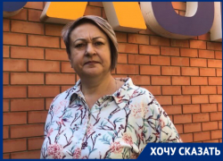 «Выбоины, колдобины и огромные ветки»: волгодончанка о состоянии дороги у кладбища №1 