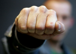 Волгодонец в порыве ревности избил малознакомого мужчину до полусмерти