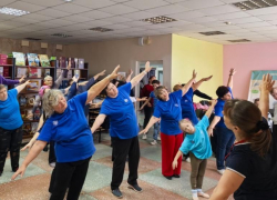 Почти как в Китае: пенсионеры Волгодонска коллективно разучивают танцы