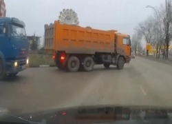 «Урок культуры вождения»: волгодонский водитель снял на видео массу нарушений ПДД