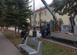 В Волгодонске устанавливают 100 мраморных лавочек на Ленина за счет туристического налога