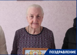 Отличник народного просвещения и ветеран труда Вера Егоровна Кузнецова отмечает юбилей
