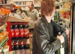 В Волгодонске любитель бесплатного «Хеннесси» попытался уйти из магазина «по-английски»