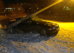 За рулем «БМВ», врезавшегося в опору ЛЭП на Кошевого, была 33-летняя волгодончанка