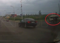 На моих глазах люди в масках возле моста насильно затолкали человека в машину, - волгодонец 