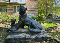 Место сбора «блатной» молодежи: почему скульптура черной пантеры покрыта мифами и легендами горожан