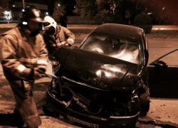 Ночью в Волгодонске водитель «Ауди» уходил от погони и врезался в припаркованный ВАЗ