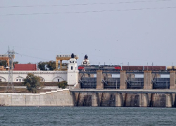 Цимлянская ГЭС начала поэтапно снижать объем сброса воды в Дон 