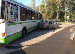 В Волгодонске пассажирский автобус спровоцировал ДТП