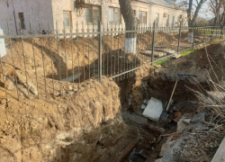 Ремонт тепломагистрали медколледжа в Волгодонске продлили до второй недели декабря