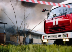 Пожар в бесхозном строении в Волгодонске удалось потушить за 15 минут