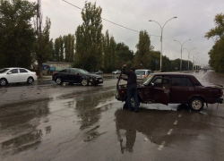 Во время дождя на подходе к судоходному каналу столкнулись ВАЗ и иномарка - читатель