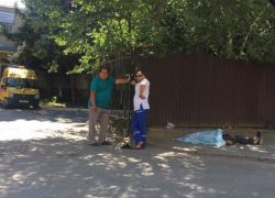 Более двух часов возле психоневрологического диспансера в Волгодонске лежит мертвый мужчина