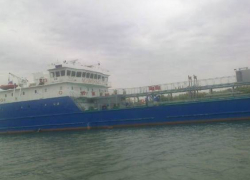 Волгодонские буксиры сняли с мели танкер с токсичным грузом