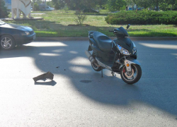 В Волгодонске на Строителей скутерист врезался в иномарку