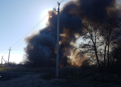 В Волгодонске загорелось заброшенное строение на Первомайском