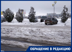 «Стыд и позор»: волгодонцы о снежном месиве на парковке у ТРЦ